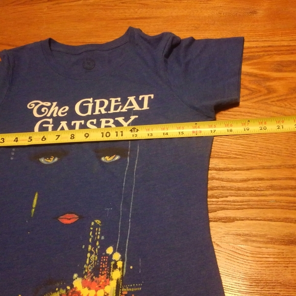 Great Gatsby 📚 Shirt Book F Scott Fitzgerald - Picture 11 of 11